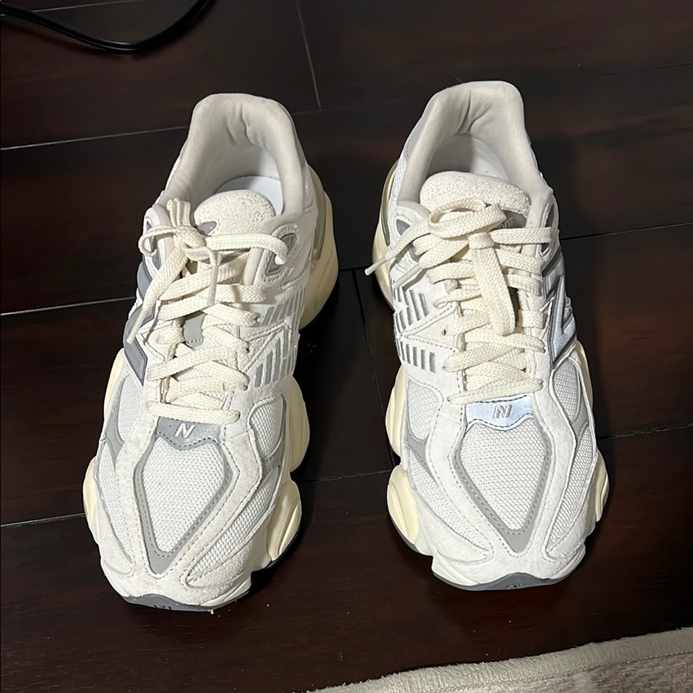 New Balance Women's Cream Abzorb sneakers WORN ONCE